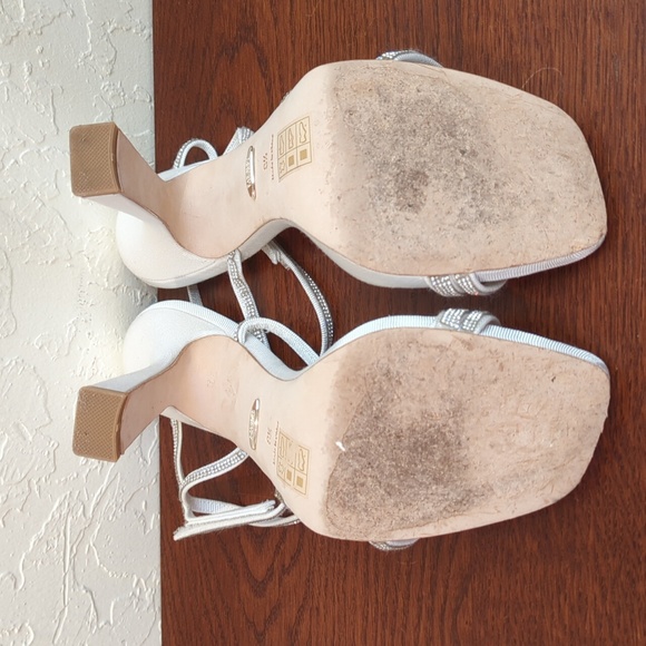 WORN 1X Badgley Mischka Soft White Urbana Strappy Formal Sparkle Sandal Size 8.5 - Picture 14 of 16